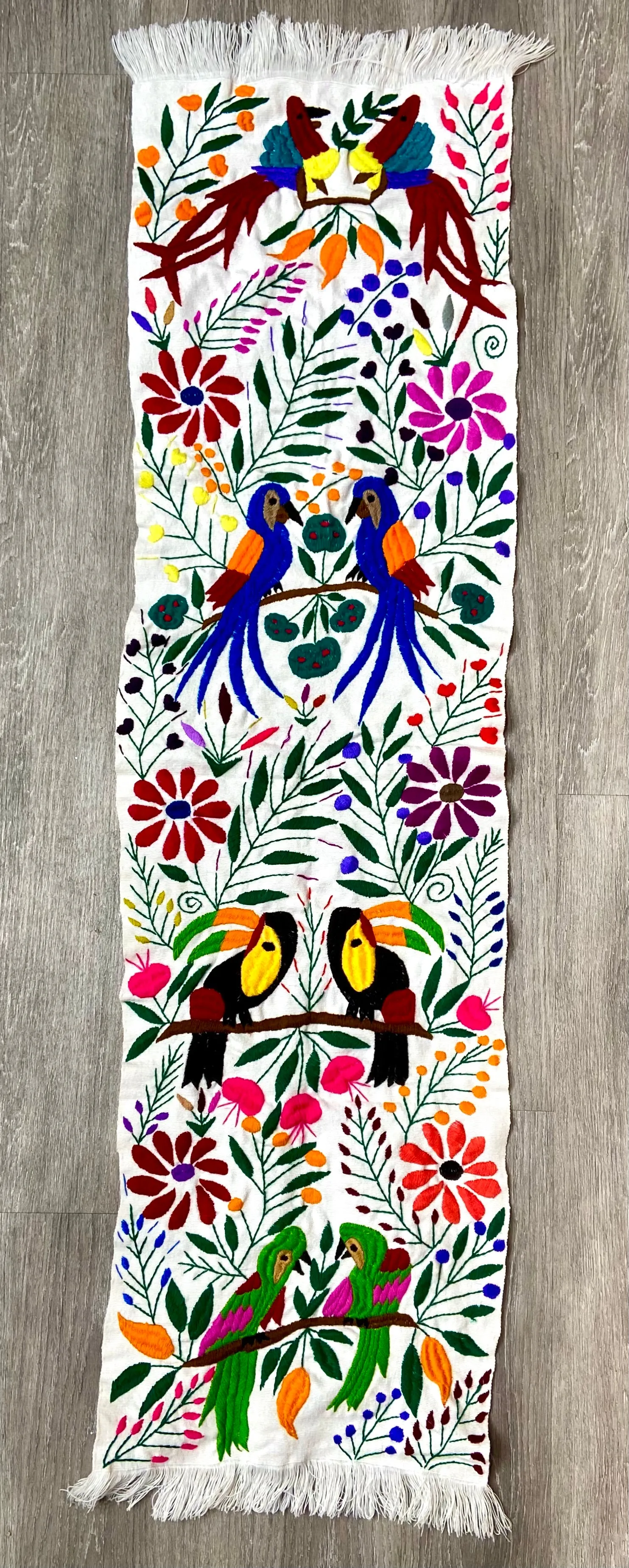"Bosque" Embroidered Tropical Table Runner