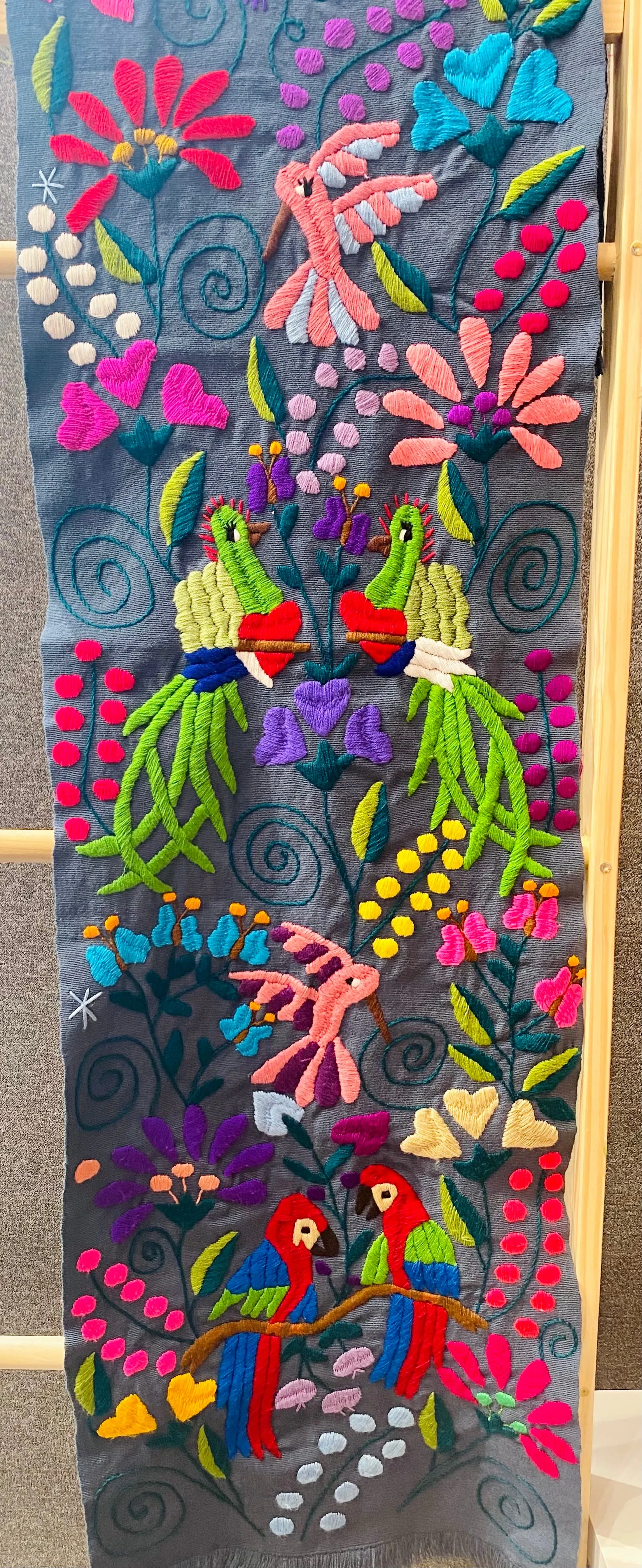 "Bosque" Embroidered Tropical Table Runner