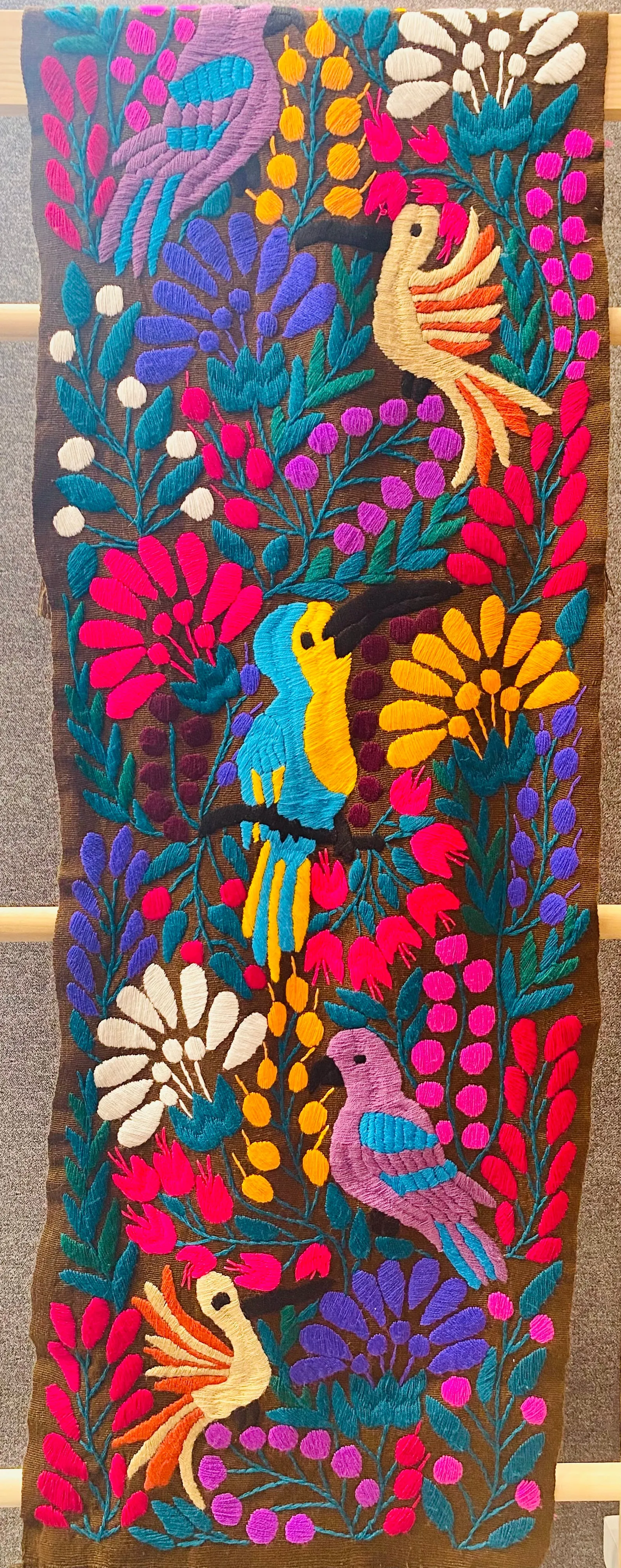 "Bosque" Embroidered Tropical Table Runner