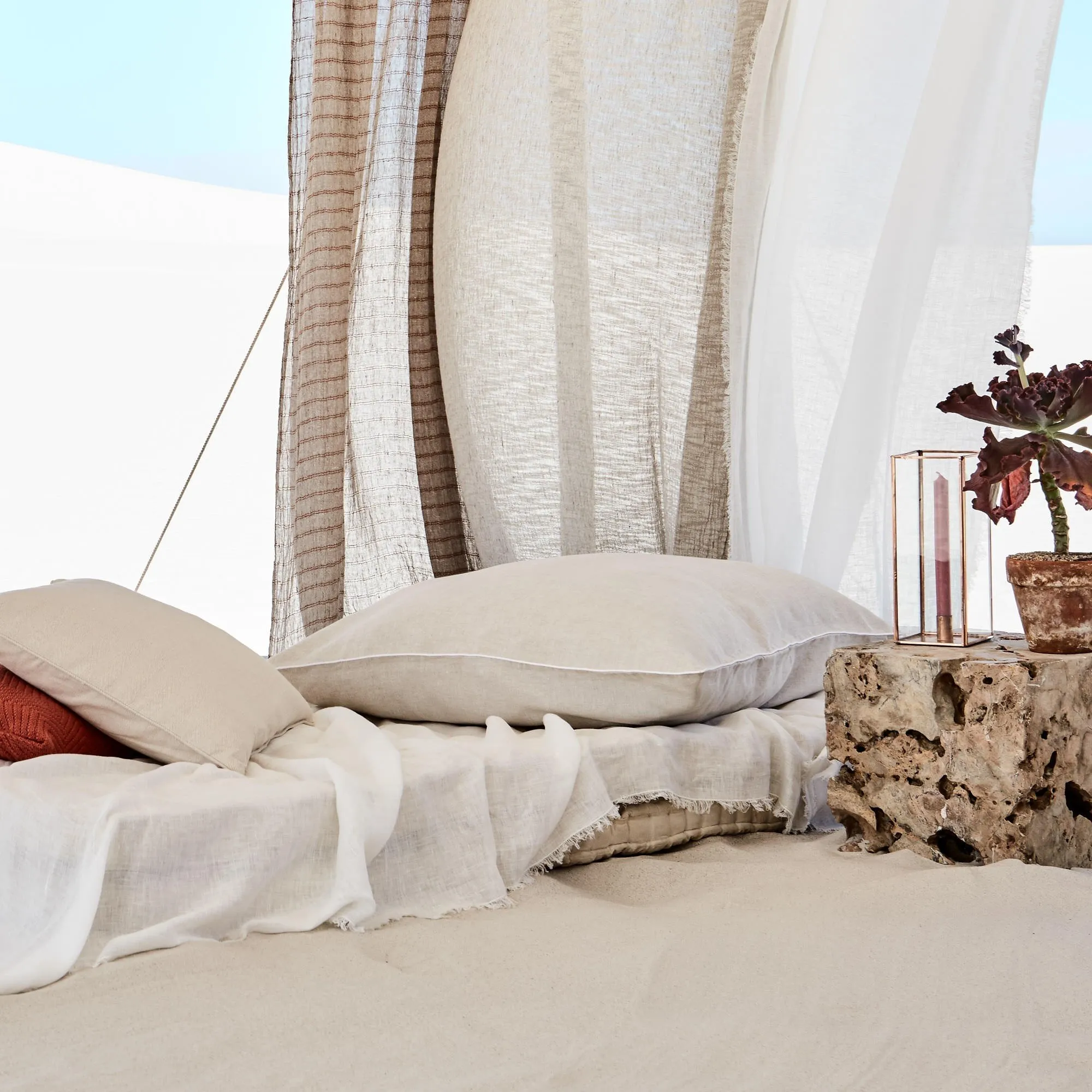Tercia Bedding [Natural/White]